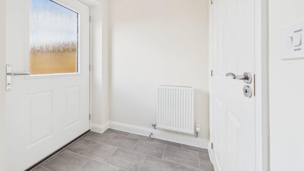 House in South Kesteven, Corby Glen - More