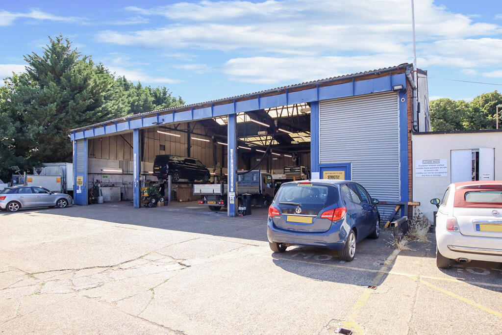 Main image of property: 1 Pavilion Road, Aldershot, Hampshire, GU11 3NX