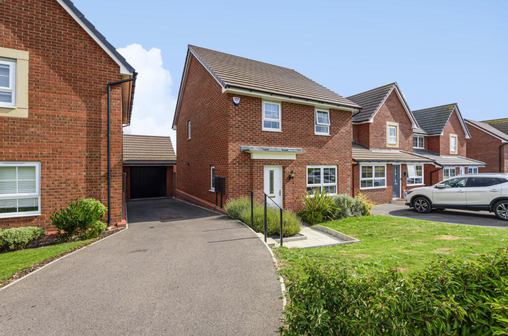 4-bed detached on Helmsley Road, Grantham, Lincolnshire, NG31 , £290,000