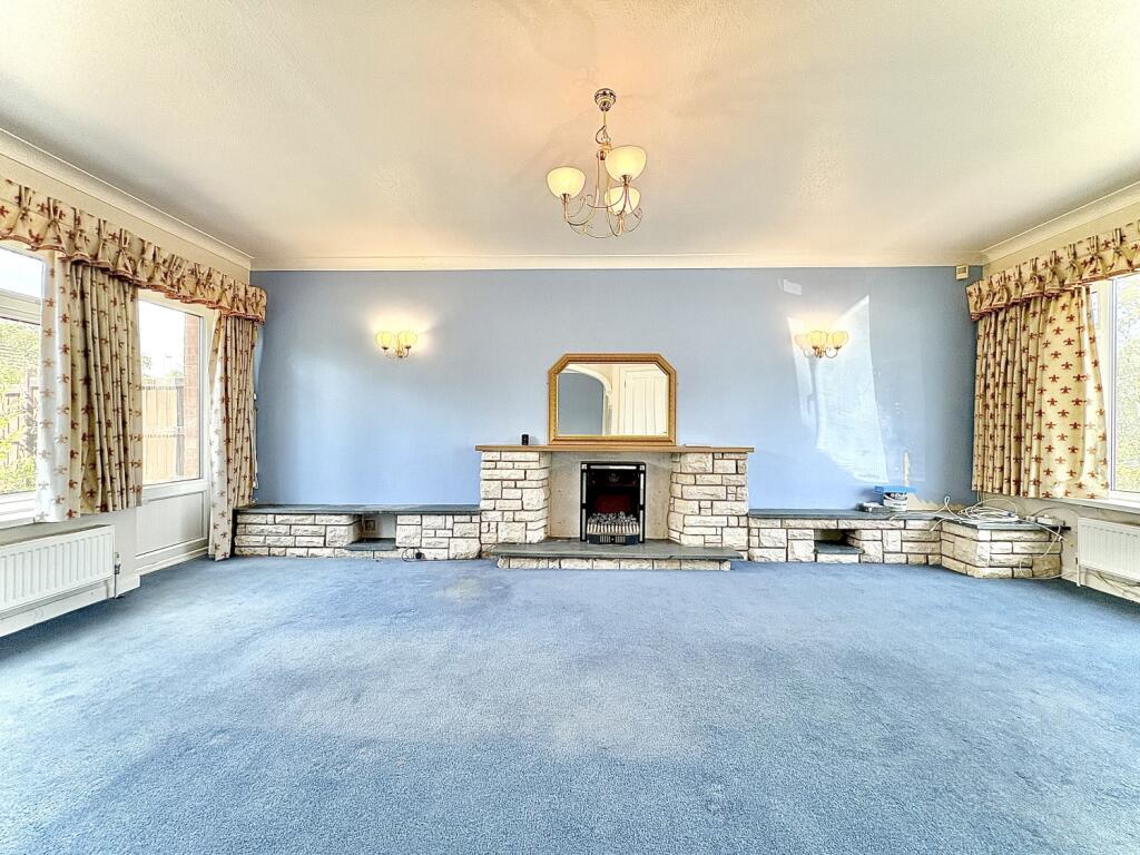 House in Dudley, Sedgley - More