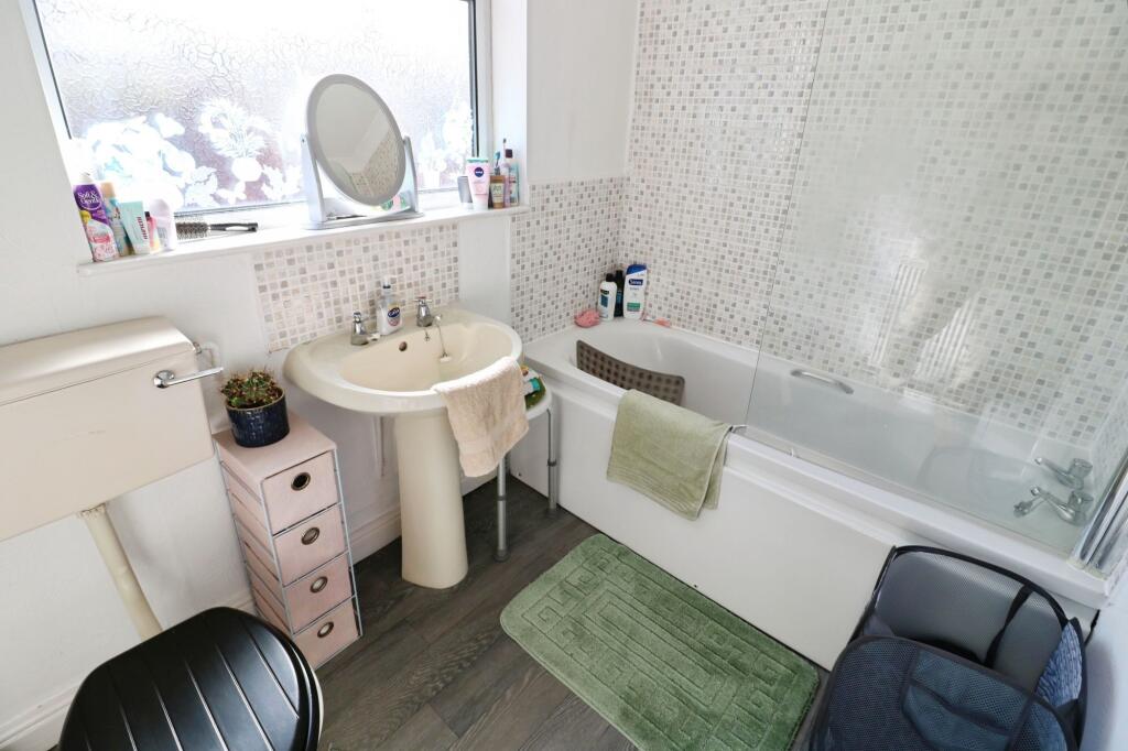 House in Hull - View 5
