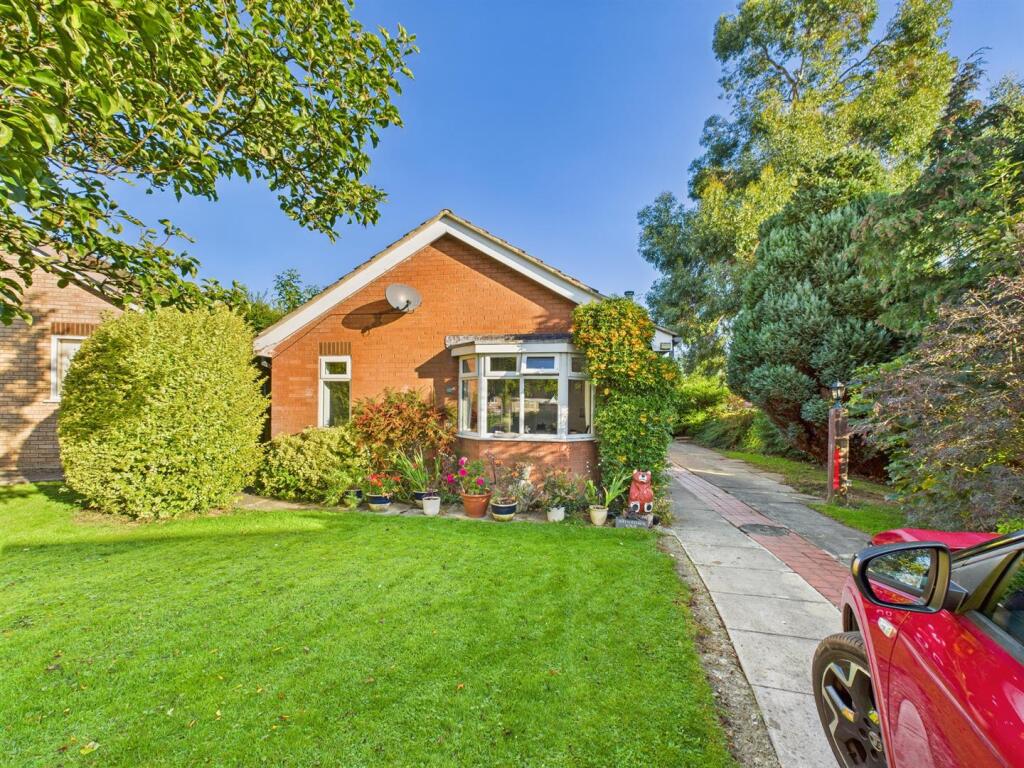 2-bed bungalow on Glaisdale Close, Bridlington, £249,950