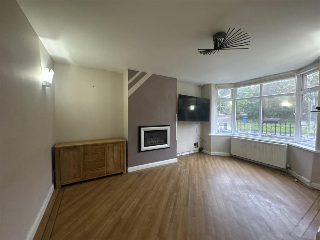 3-bed house on Wakefield Road, Heyrod, Stalybridge, £240,000