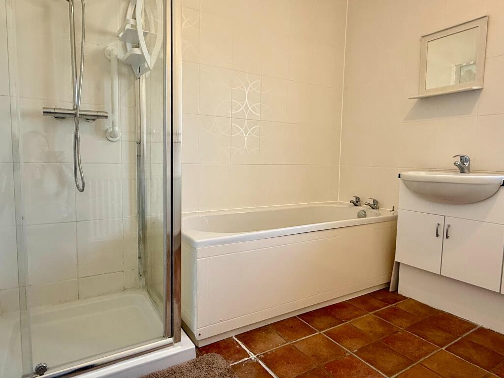 House in Wakefield - View 4