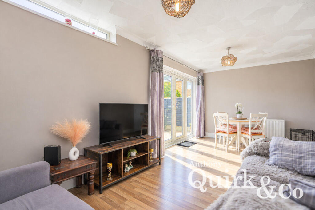 House in Castle Point, Canvey Island - View 5