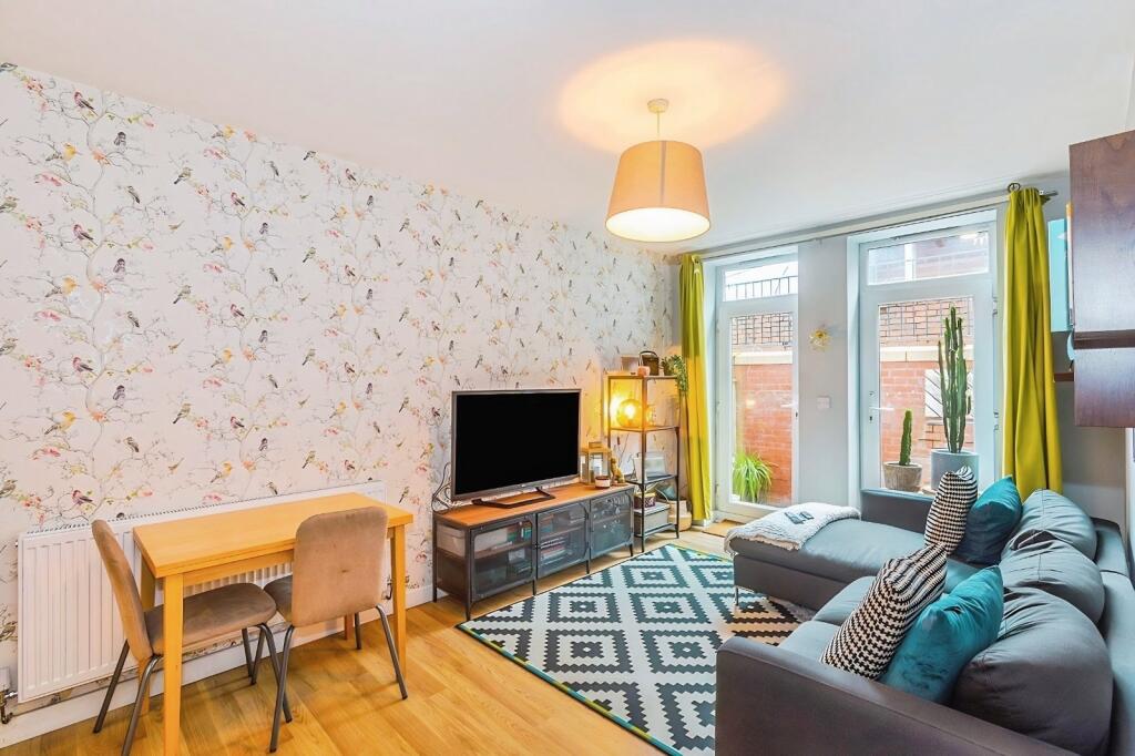 Apartment in Manchester, Withington - View 5