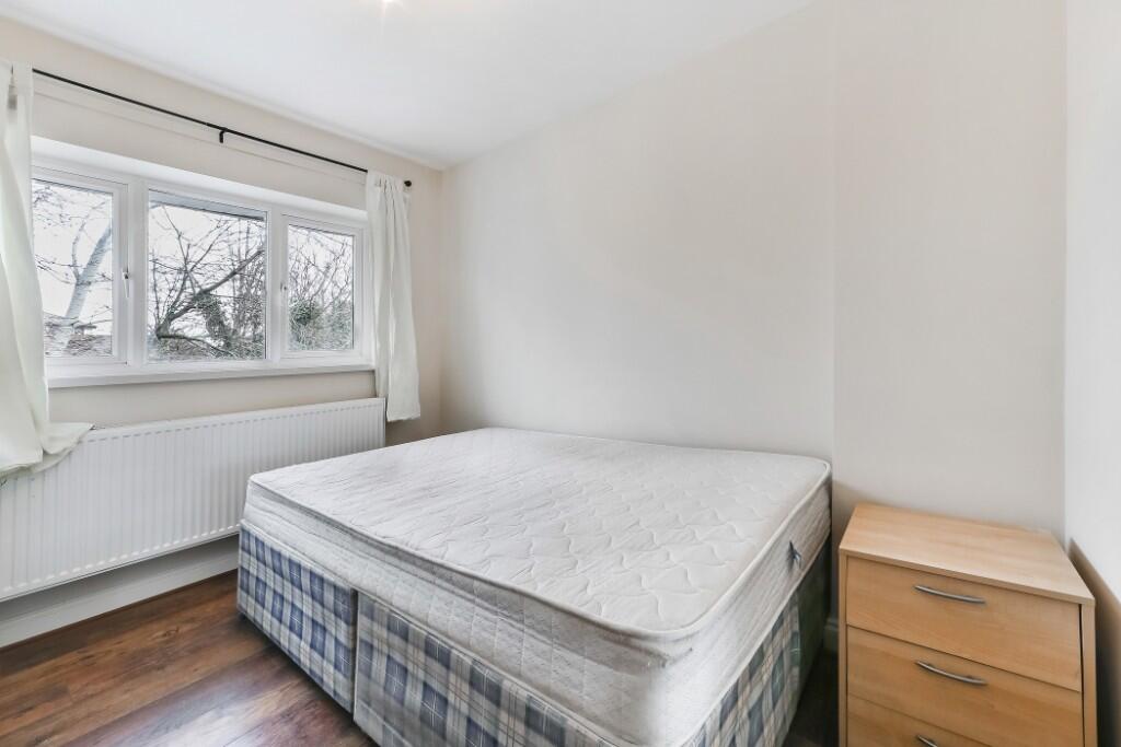 6 bedroom semi-detached house for rent