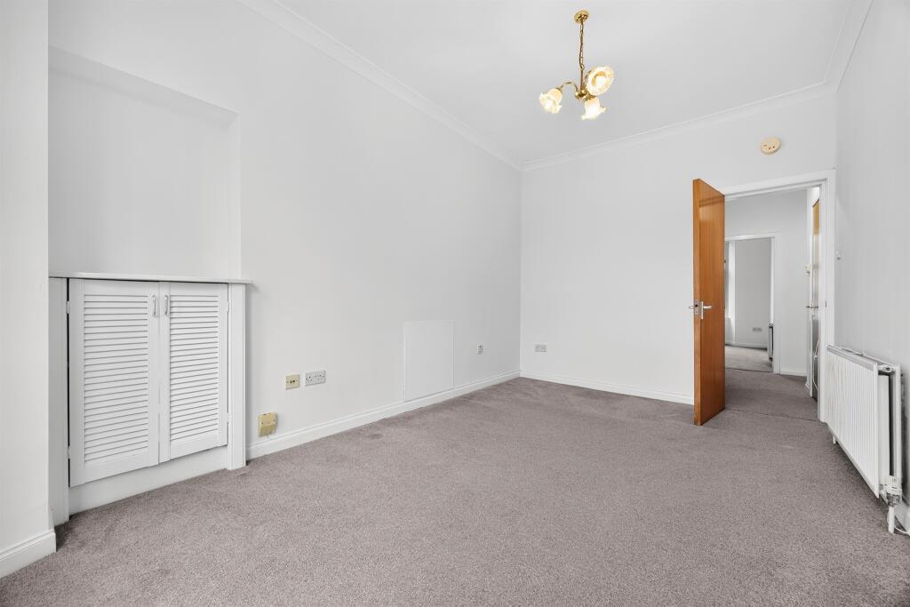 Apartment in Paisley, Carriagehill - View 4