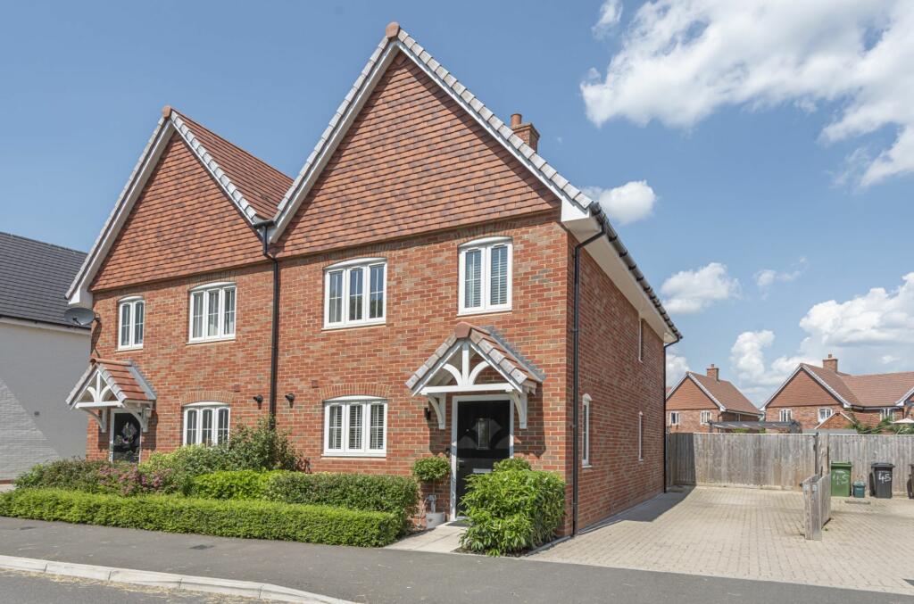 3-bed semi-detached on Miller Place, Steventon, OX13, £400,000