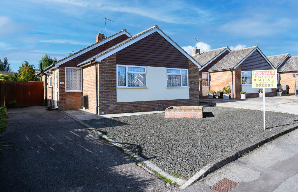 2-bed bungalow on New Road, Trimley St. Mary, Felixstowe, £295,000
