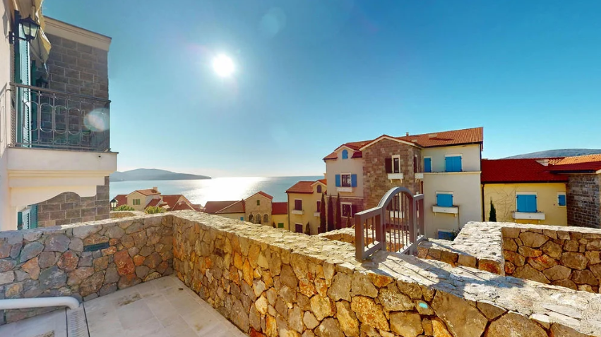 Main image of property: Lustica