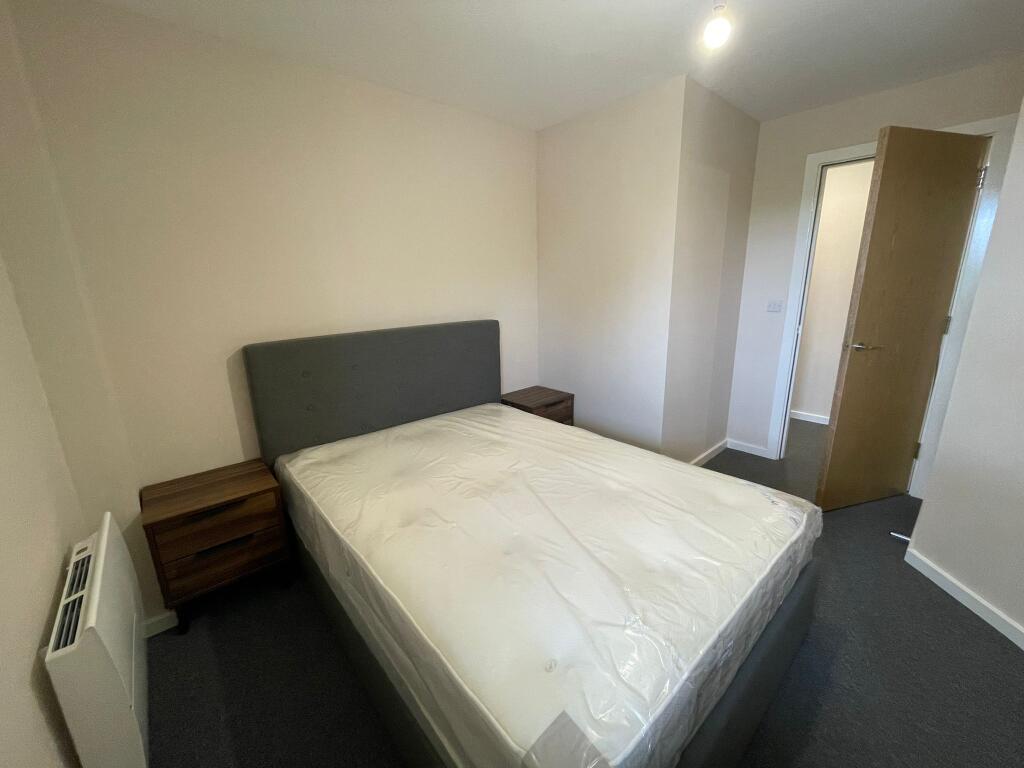 Apartment in Salford, Greater Manchester - View 3