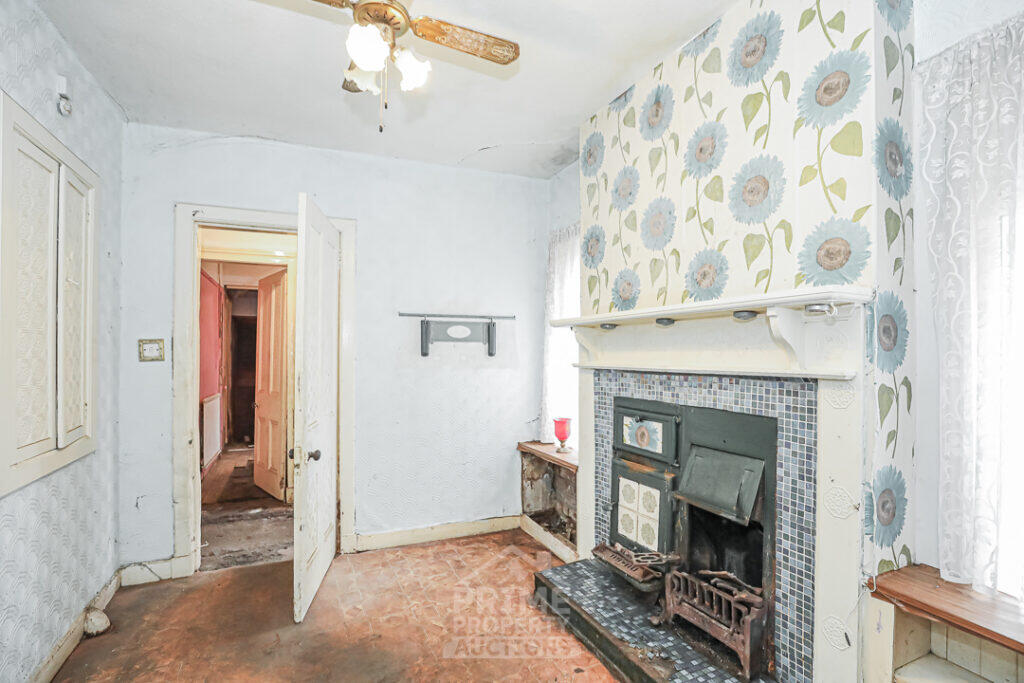 House in Kilmarnock, East Ayrshire - More