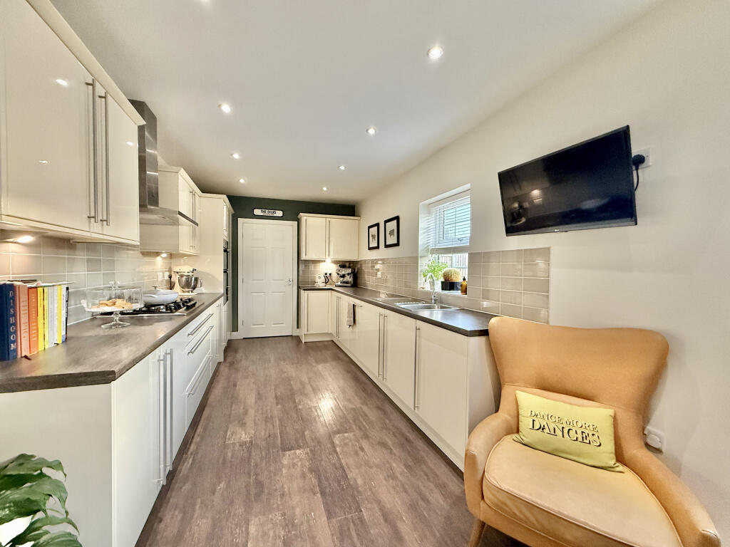 Leafield Gardens, Wrenthorpe, Wakefield photo 2