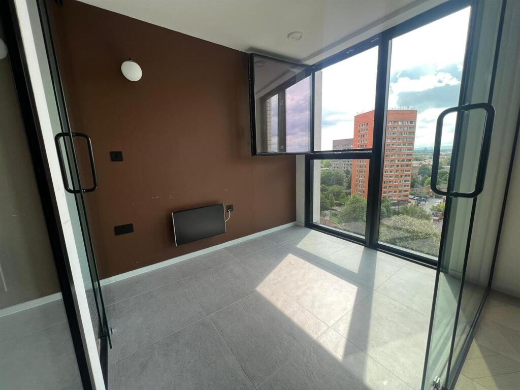 Apartment in Manchester, Hulme - View 3