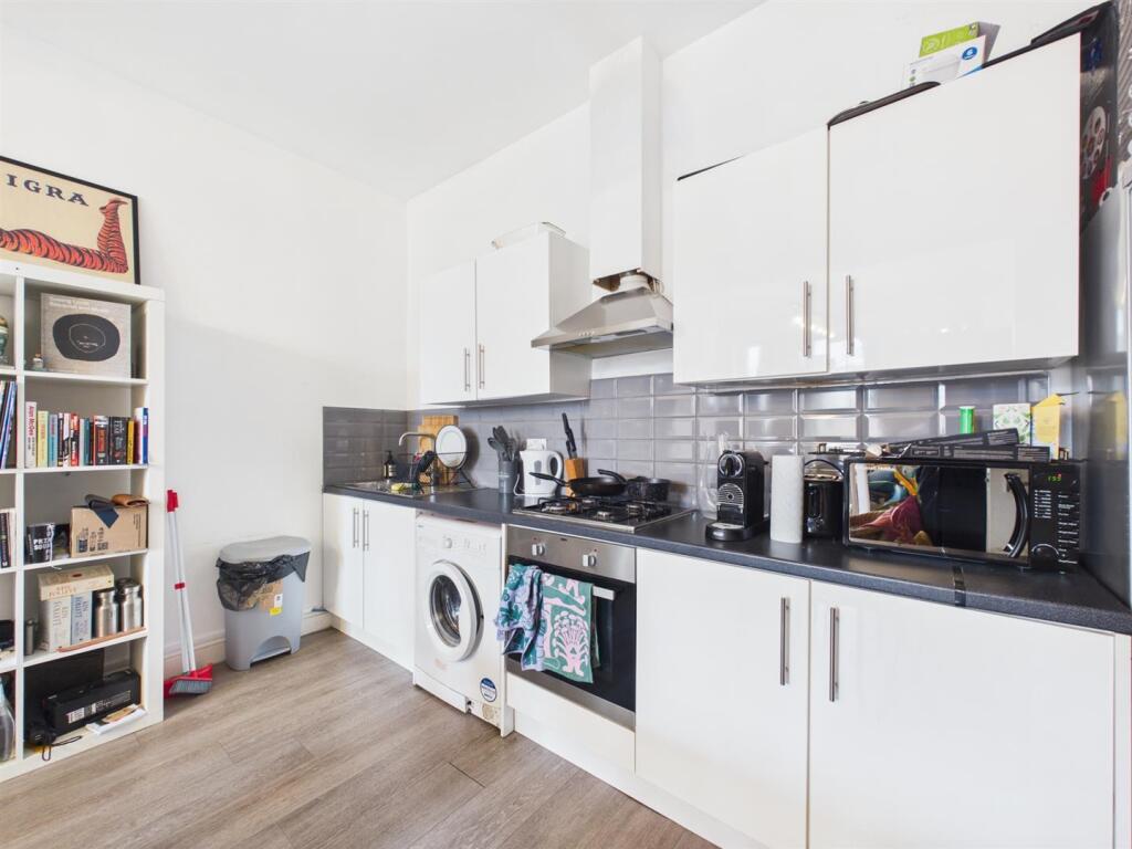 Apartment in London - View 5