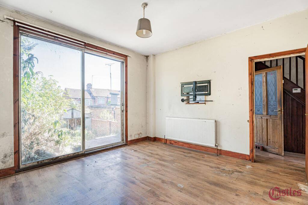 Tewkesbury Terrace, London, N11 - View 5
