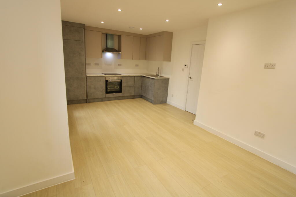 Apartment in Croydon - More