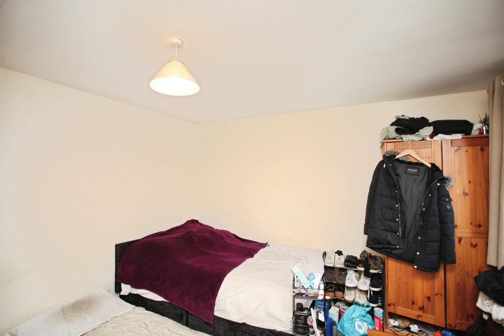 Apartment in Rugby, Warwickshire - More