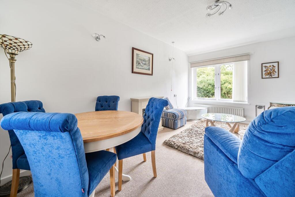 Apartment in Milton Keynes, Willen, Campbell Park - View 2