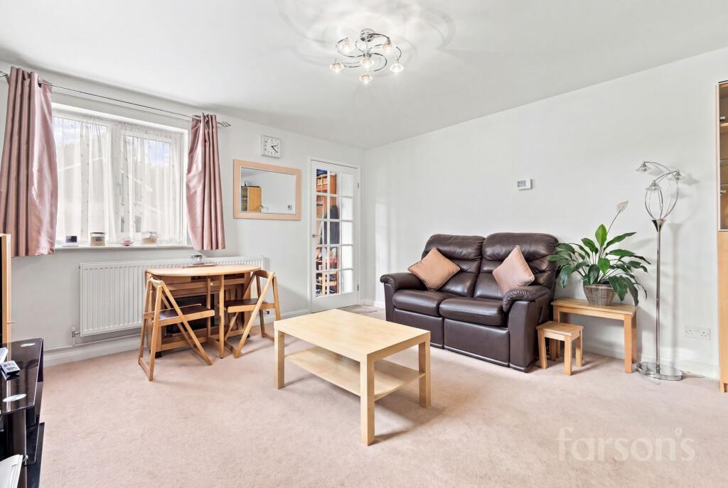House in Brentwood, Ingrave - More