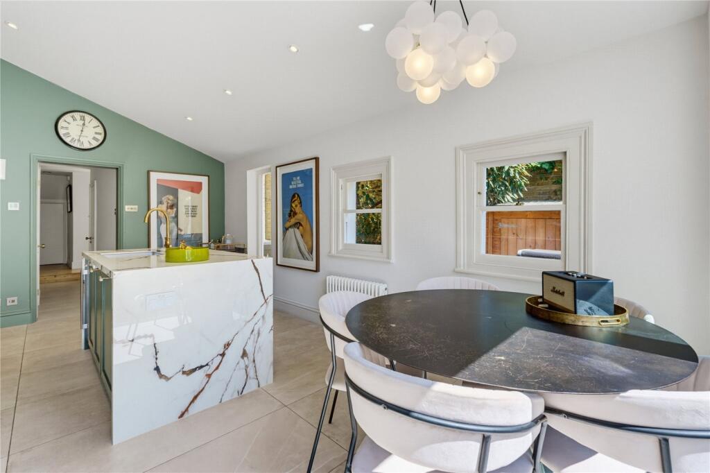 Apartment in London - View 5