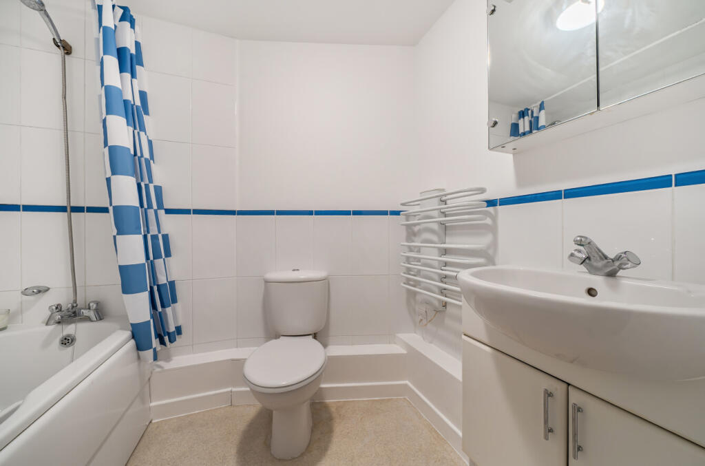 Apartment in Shinfield, Nores Hill - More