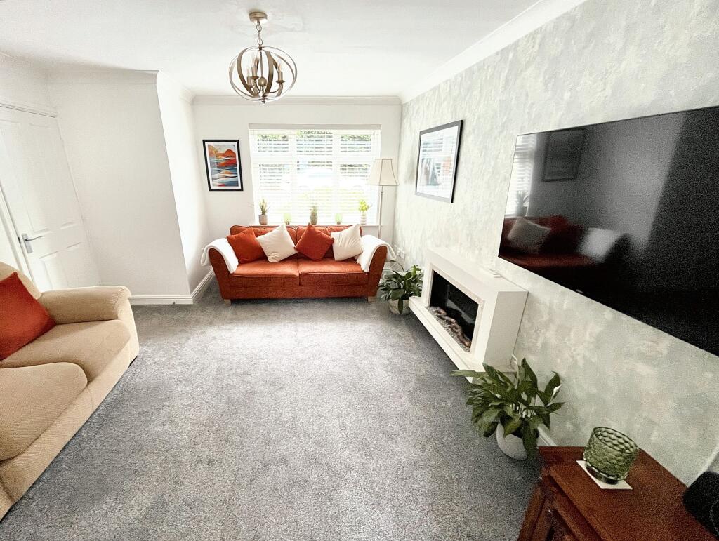Redmere Drive, Bury, BL9 photo 4