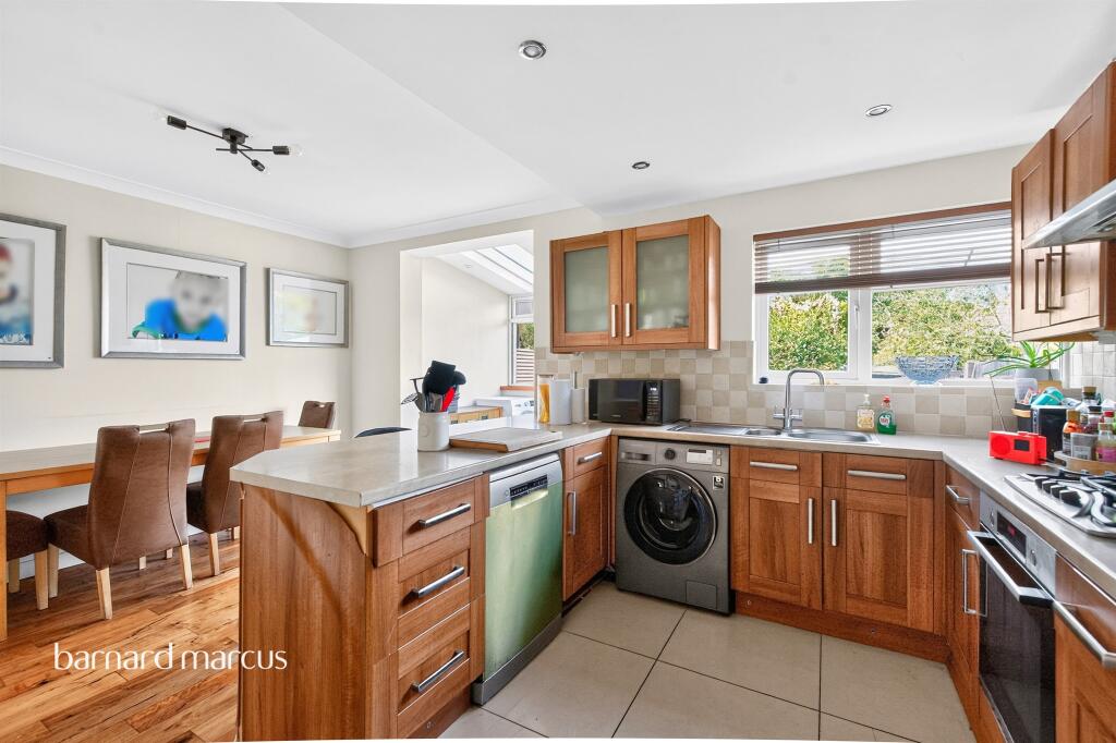 House in Croydon - View 4