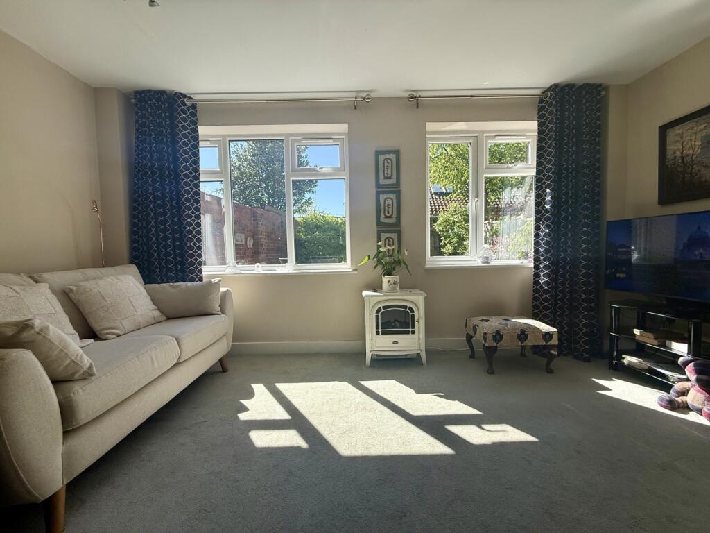 Periam Close, Henley-On-Thames, Oxfordshire, RG9 - View 6