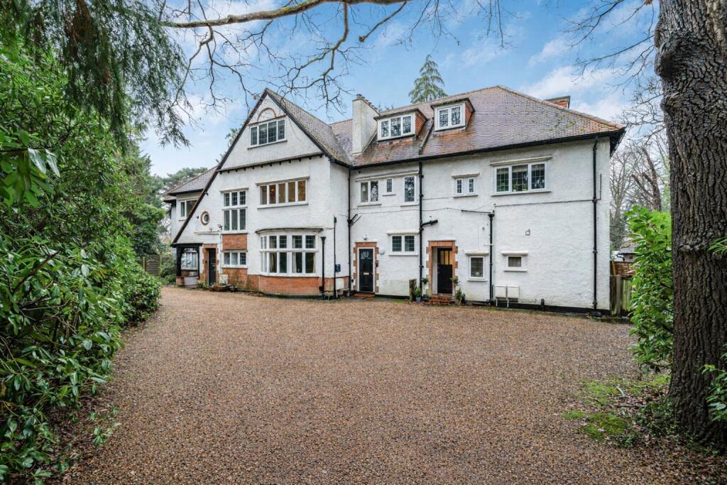 Main image of property: Old Woking Road, West Byfleet, Surrey, KT14