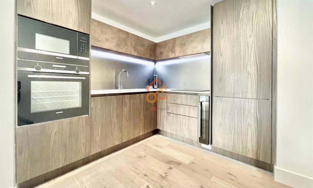 7a Exchange Gardens, London, SW8 photo 4