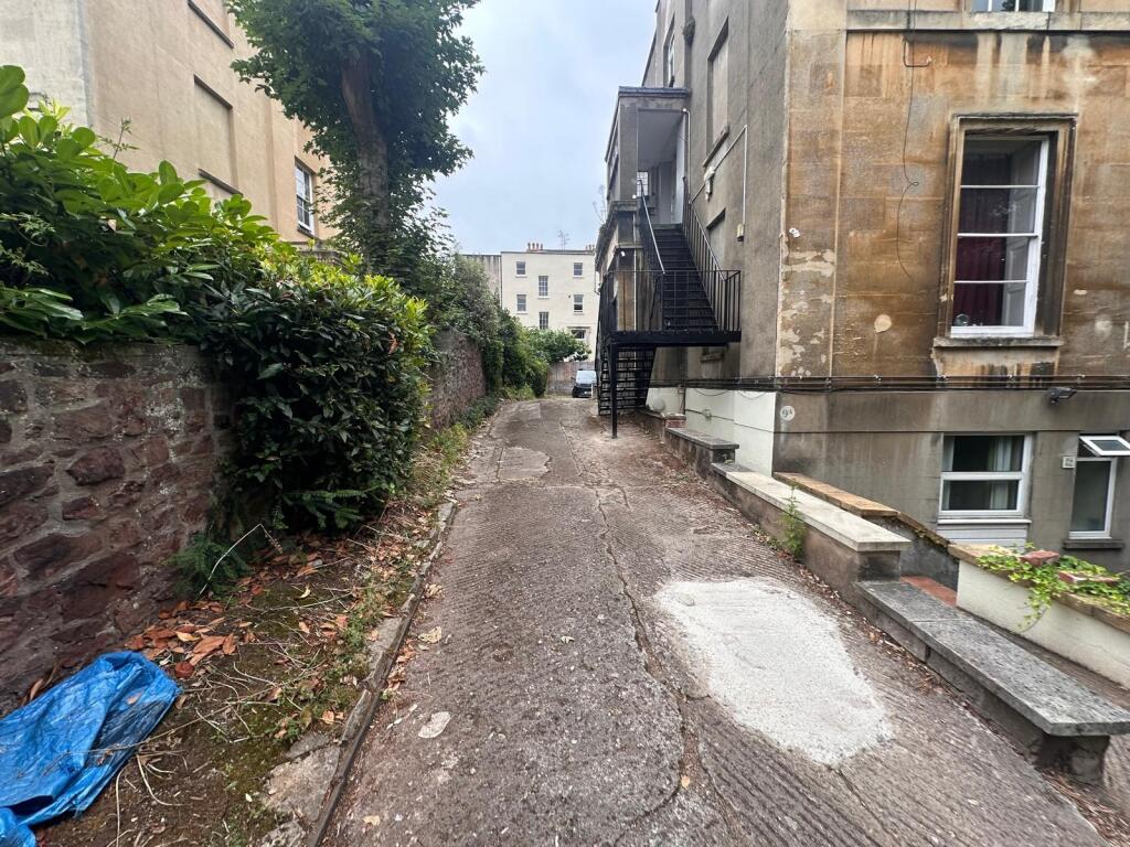 4 bedroom flat for rent