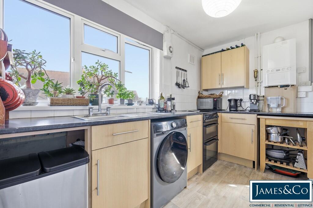 Apartment in Uttlesford, Felsted - View 4