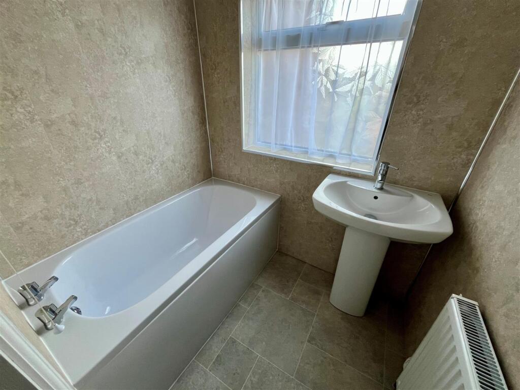 House in Hull - View 5