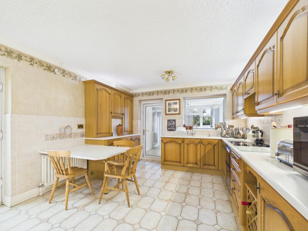 PINE LODGE Greenhill Court, Wombourne, Wolverhampton, WV5 photo 4
