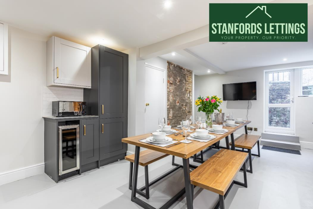 5 bedroom town house for rent