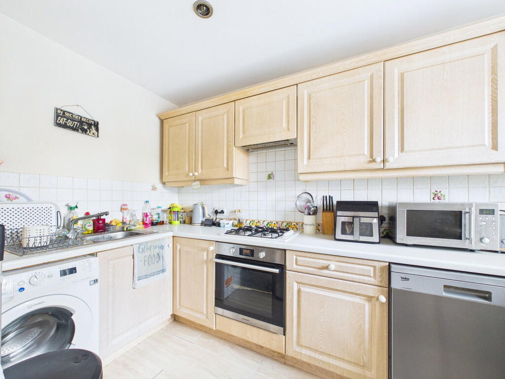 House in Watford, Hertfordshire - View 4