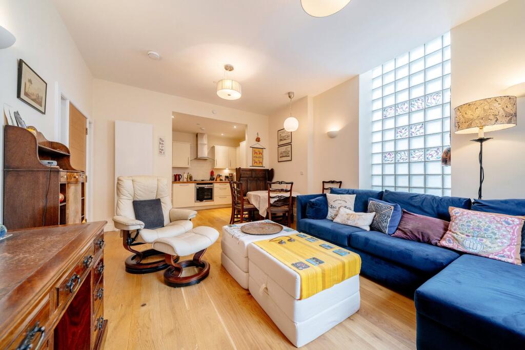 Apartment in Edinburgh, Church Hill, Morningside - View 5