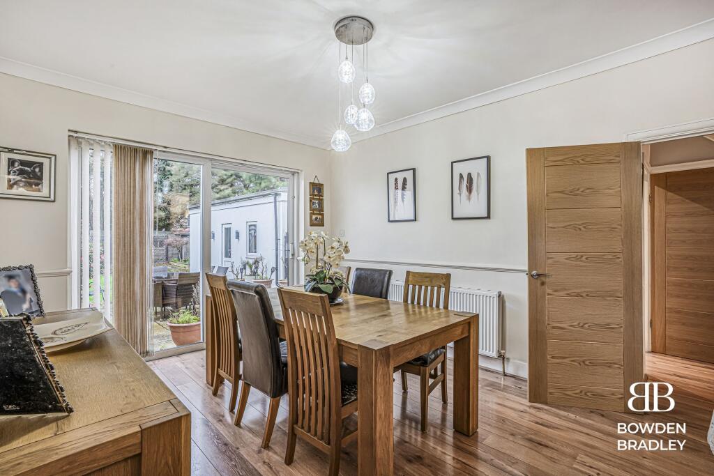 Earlswood Gardens, Clayhall, IG5 photo 5