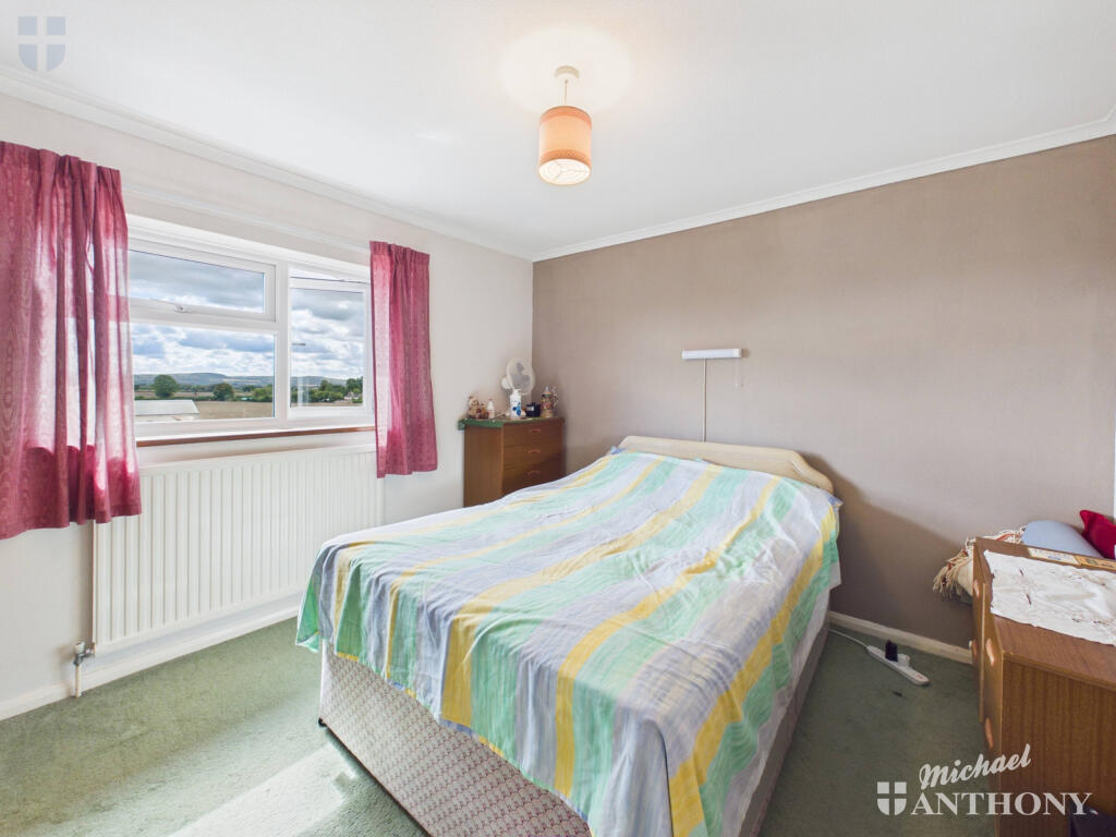 House in Hemel Hempstead, Stone with Bishopstone and Hartwell - View 5