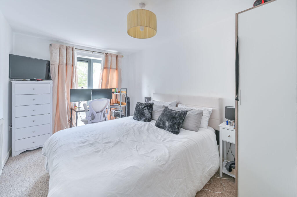 Apartment in London - More