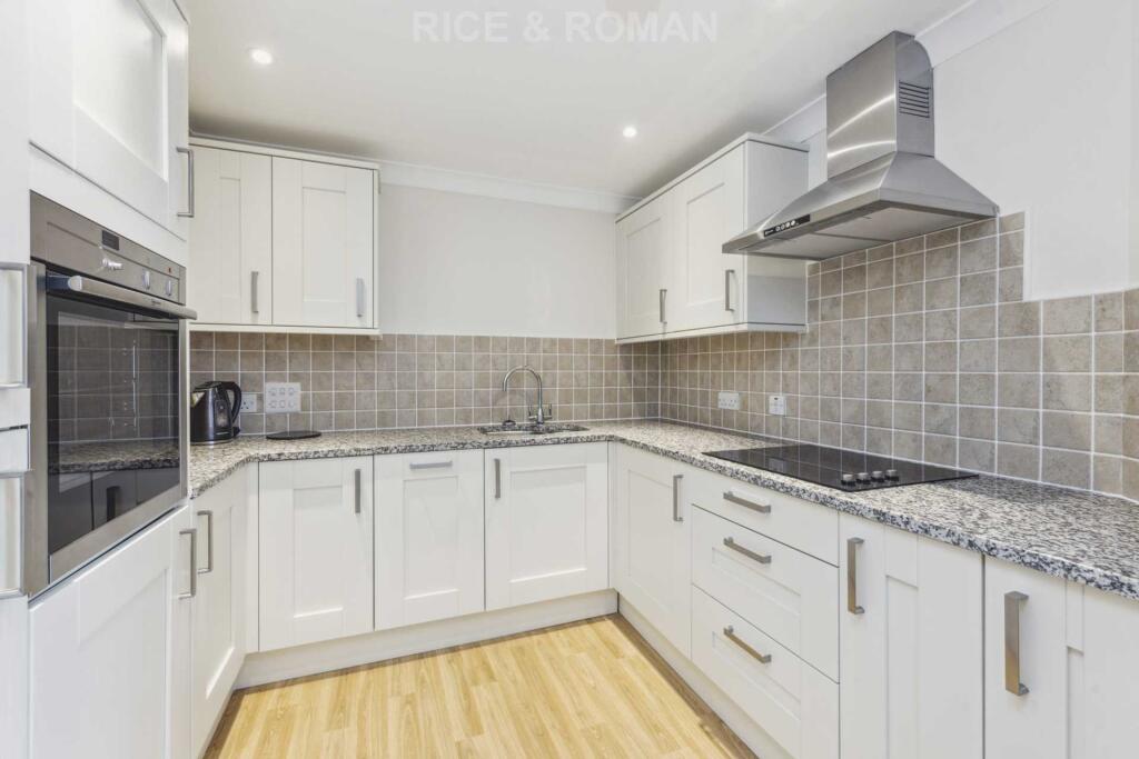 Apartment in Slough - View 5