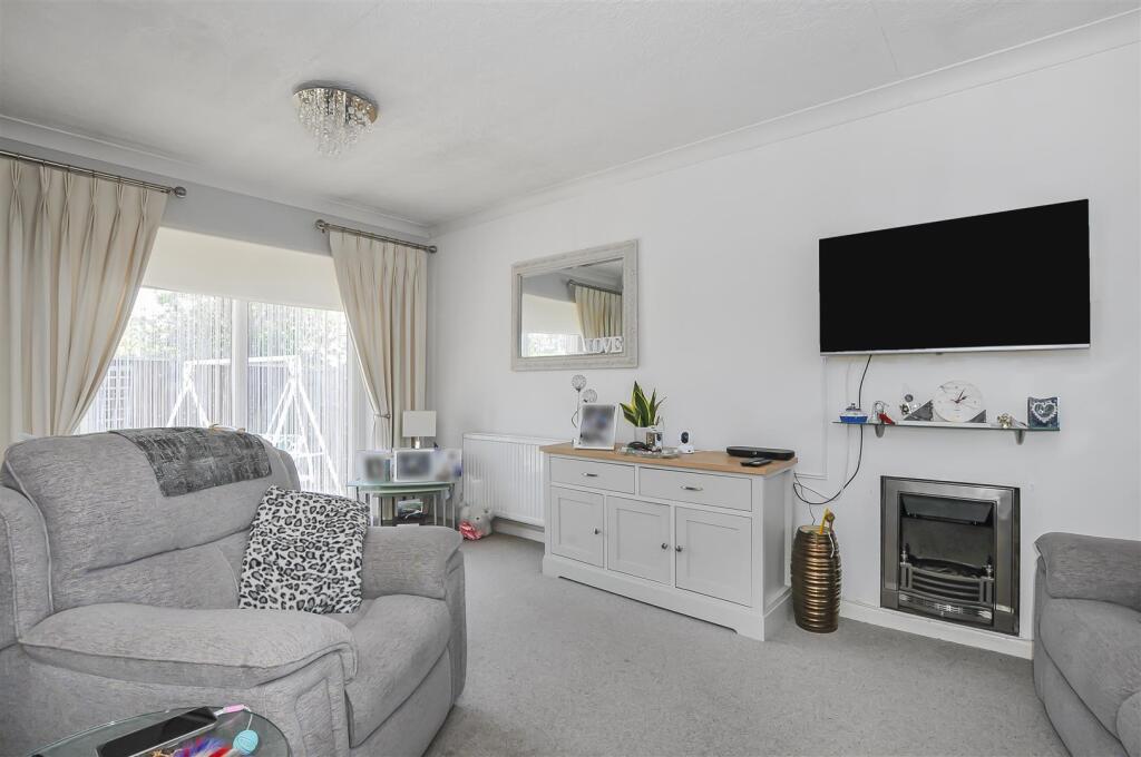 Ruscombe Drive, Park Street, St. Albans photo 2