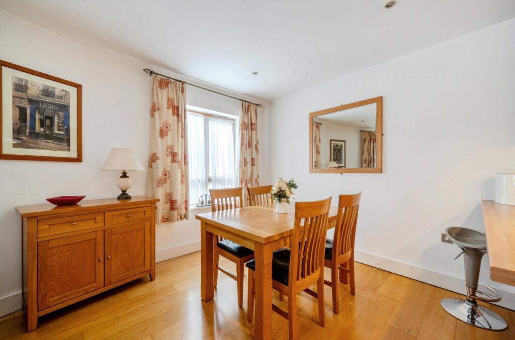 Apartment in Guildford, Surrey - View 3