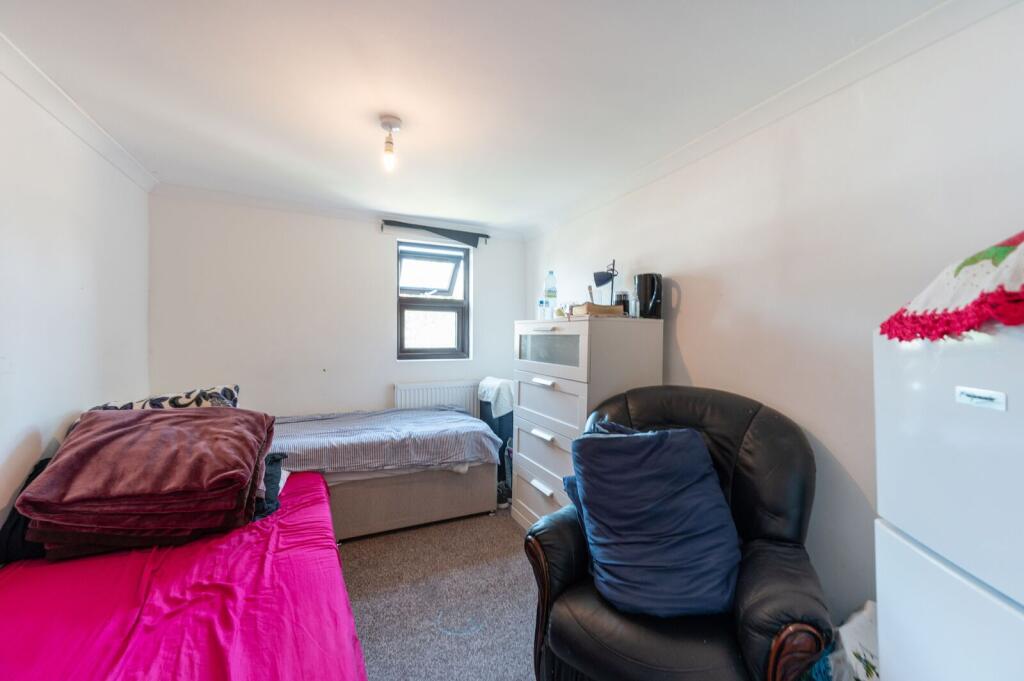 House in Croydon - View 5