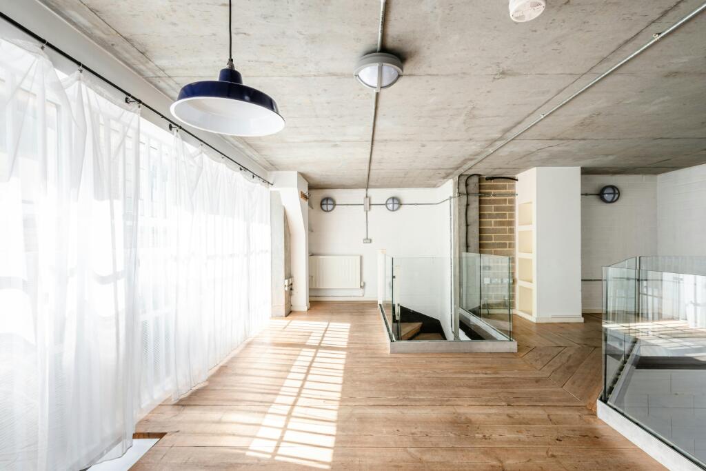 Mentmore Terrace 3B NEW - 13.jpg