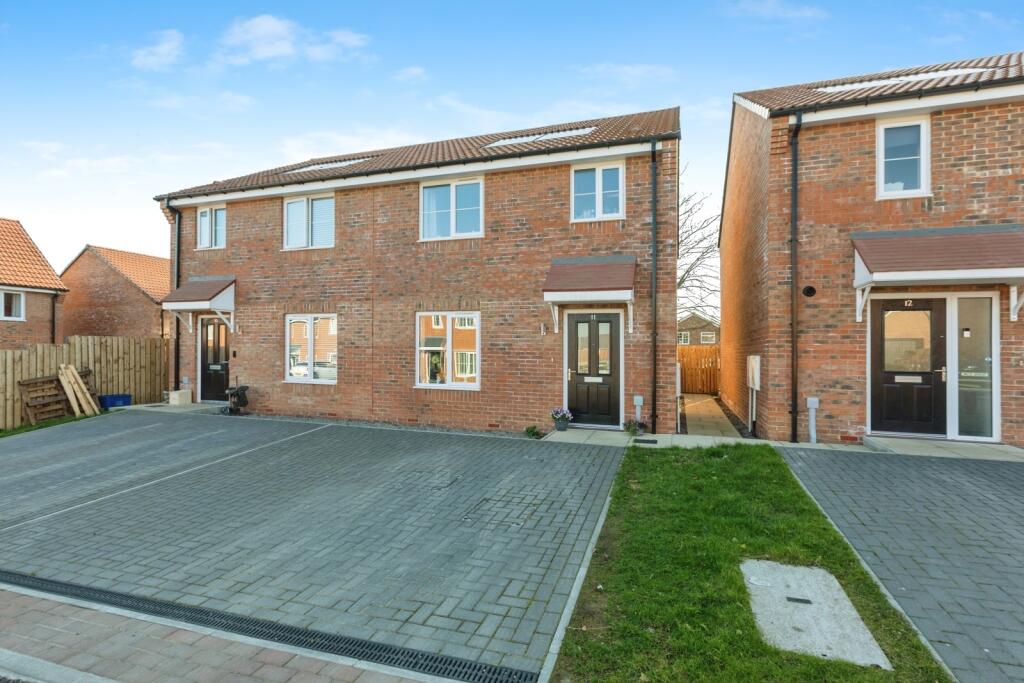 3-bed semi-detached on Chaffinch Drive, Aiskew, Bedale, North Yorkshire, DL8, £240,000