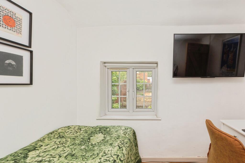 House in Hemel Hempstead, Wooburn - More