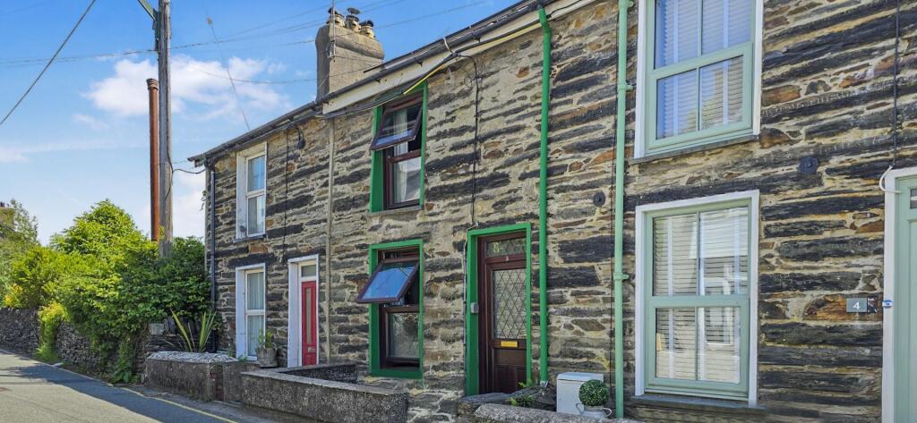 2-bed house on Penlan Terrace, Penrhyndeudraeth, £120,000